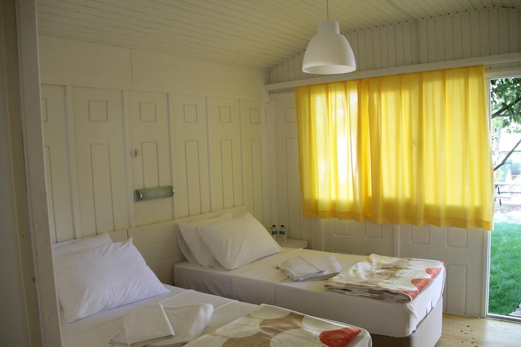 Defne Pension Cirali Quarto foto